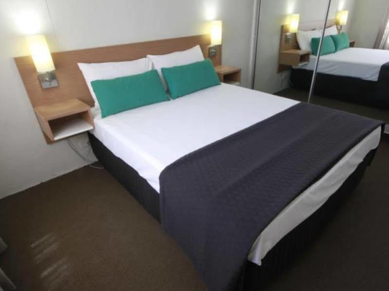 Darcy Arms Hotel Motel Гоулд Коуст Екстериор снимка