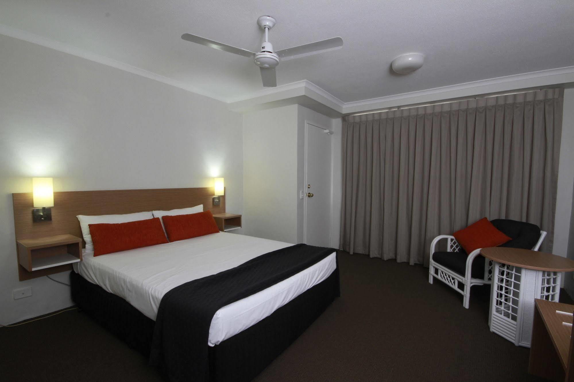 Darcy Arms Hotel Motel Гоулд Коуст Екстериор снимка