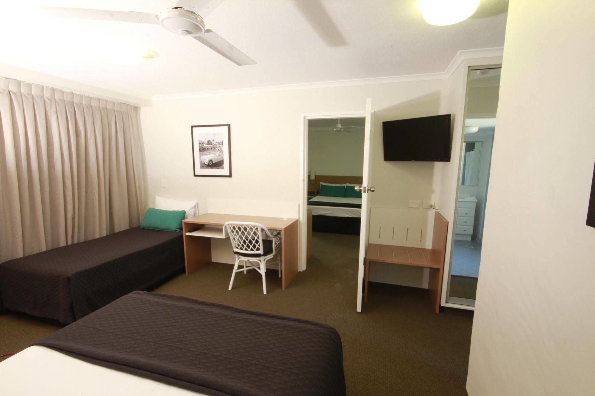 Darcy Arms Hotel Motel Гоулд Коуст Екстериор снимка